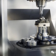 雄克手动虎钳:传统夹具的高效应用